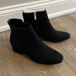 Circus by Sam Edelman Lyndsey Black Micro Booties